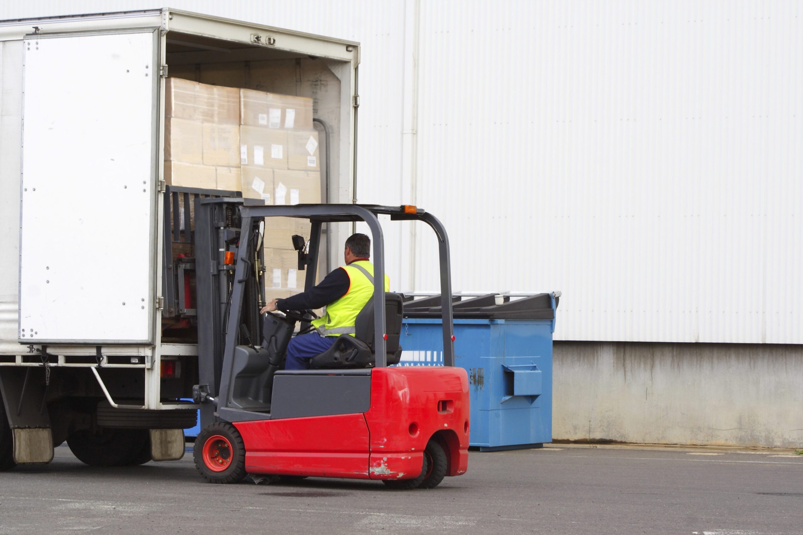 How to Prevent Loads from Tipping Over in a Truck - Lantech